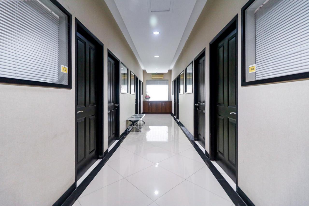 Reddoorz Near Kebon Jeruk Jakarta Extérieur photo